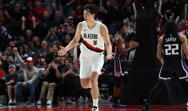 浪费助攻！杨瀚森难得策应一次 吕佩尔空切上篮直接被帽