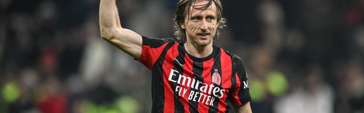 米体：40岁魔笛要么退役要么留米兰再踢一年，米兰中场将全面评估