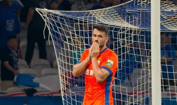 1.97米中锋一战成名，造进球回报韩鹏 泰山外援太差 彭啸才是核心