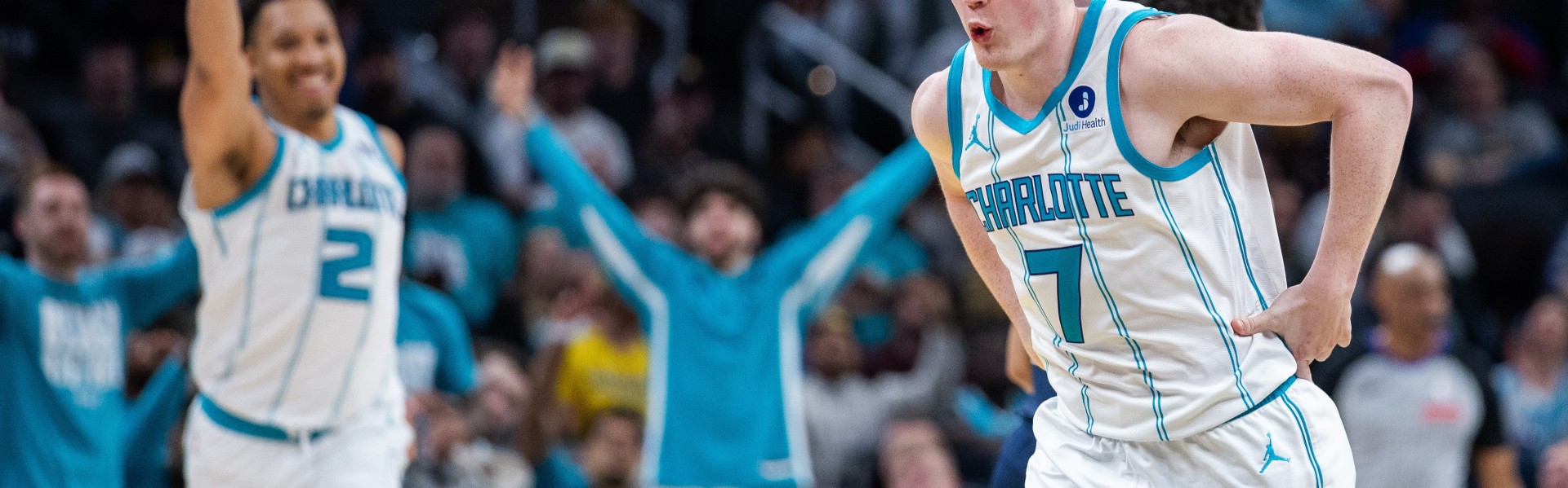 黄蜂分别以20+分差击败近三年卫冕冠军 历史第四队&amp;近60年来首队