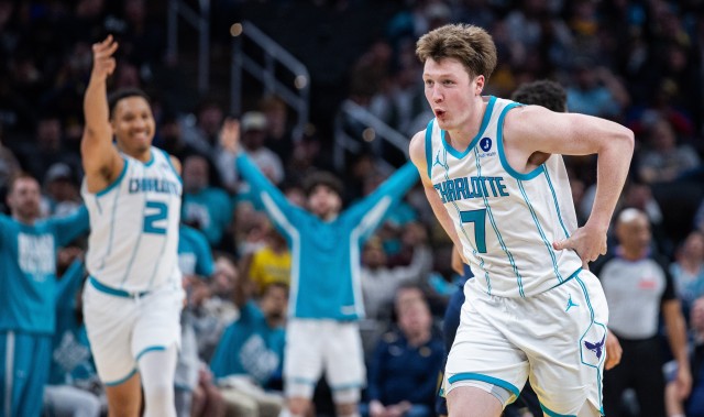 黄蜂分别以20+分差击败近三年卫冕冠军 历史第四队&amp;近60年来首队