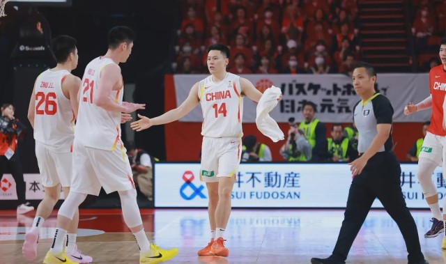 11分绝境逆转！李弘权+21正负值暗藏玄机，中国男篮赢在哪？