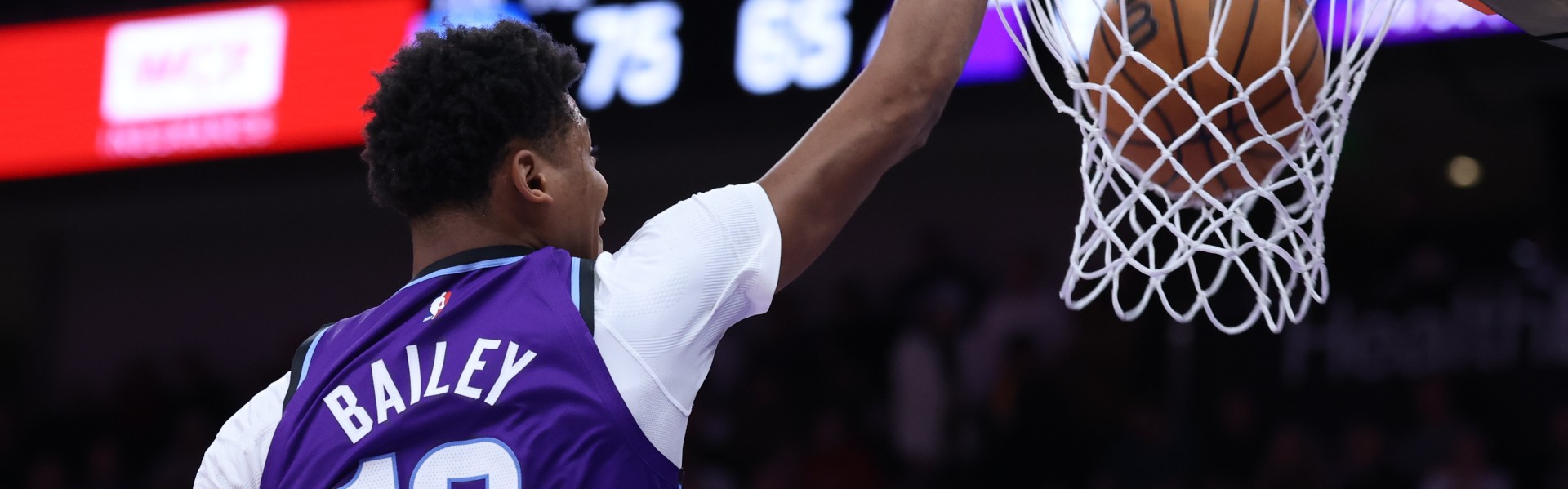 【菜鸟】贝利25分6板 弗拉格21分11板 科比·桑德斯11分&amp;三分4中3