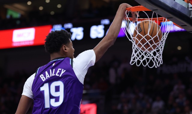 【菜鸟】贝利25分6板 弗拉格21分11板 科比·桑德斯11分&amp;三分4中3