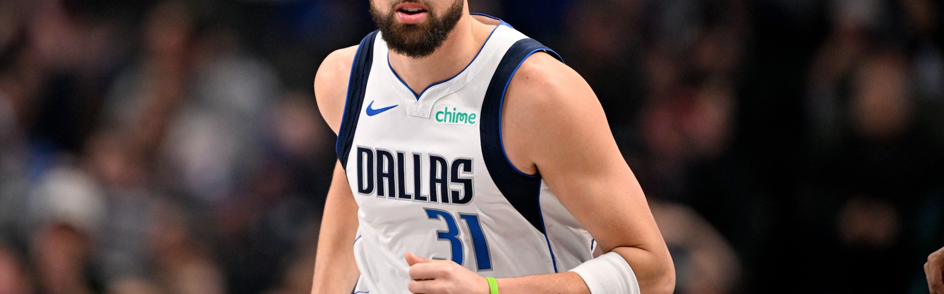 铁麻了！克莱替补10中2&amp;三分7中1仅拿5分1板2助