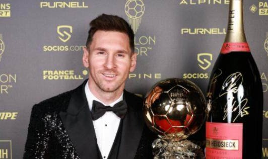 西媒“日月同辉”报道梅西金球 阿名嘴为骂过他道歉