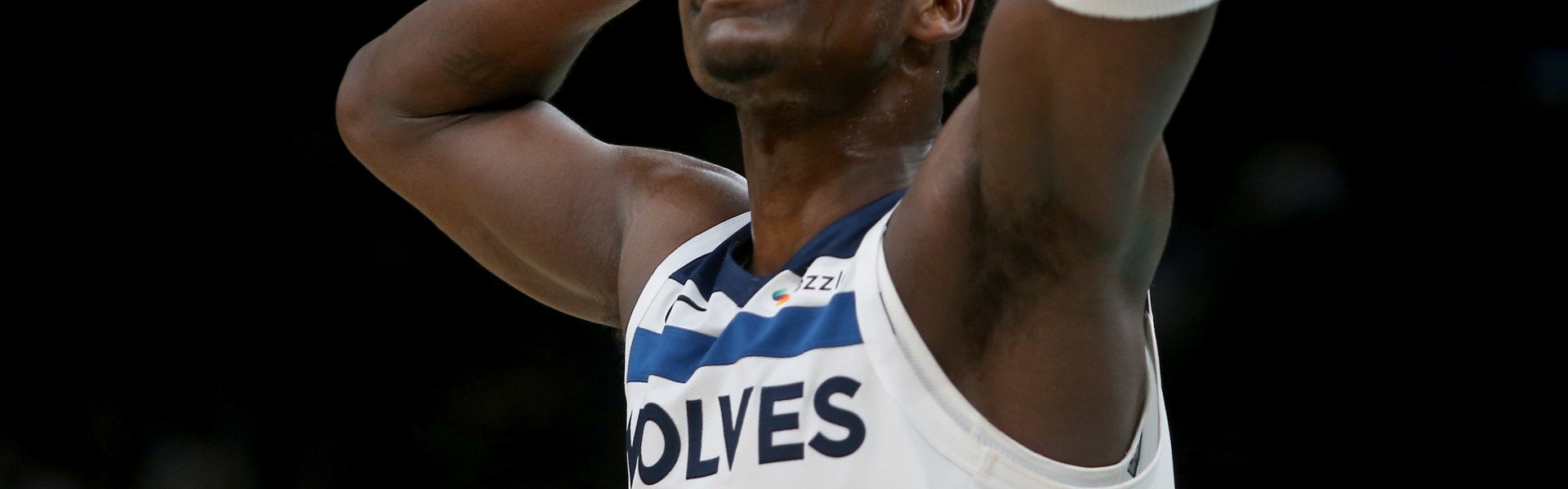 毫无状态！爱德华兹15中3&amp;三分球7中0仅拿8分2板3助2断1帽