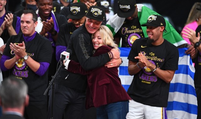 ESPN：珍妮将佩林卡&amp;兰比斯等朋友视作家人 把亲生兄妹视作敌人